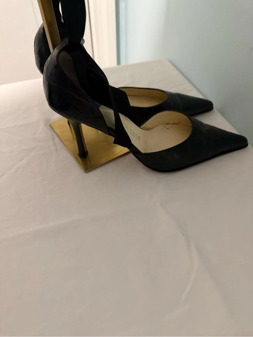 Kenneth Cole Black Pointed Lace-Up Women’s Pumps! - Picture 8 of 11